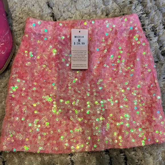Pink sequin skirt - Picture 3 of 3